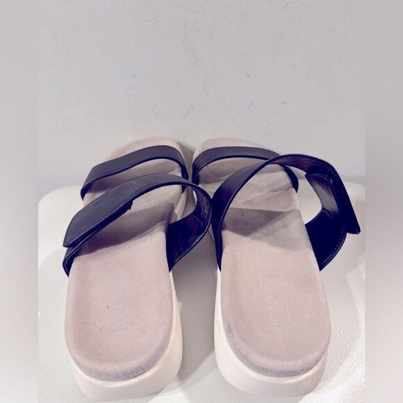 Kensie Women's Jipsy Black Adjustable FIt Sandal - Picture 3 of 5